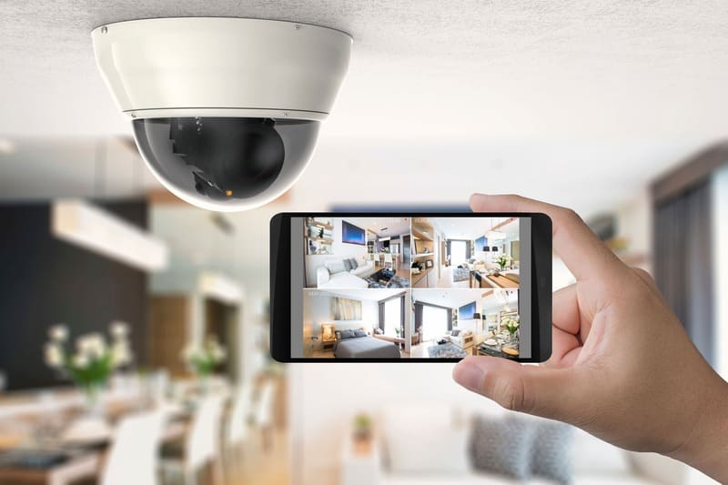 kamera-dome-z-podgladem-na-telefonie Kamera IP do monitoringu domowego i podgląd obrazu w aplikacji na smartfonie